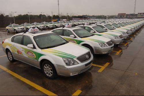 百輛混合動力出租車服務世博 推廣混動公交先行_汽車_鳳凰網