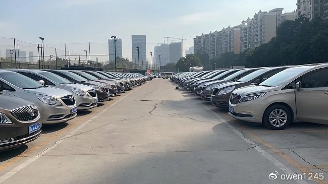 租賃豐田埃爾法7座商務車接送客戶,解決科技公司帶司機租車需求